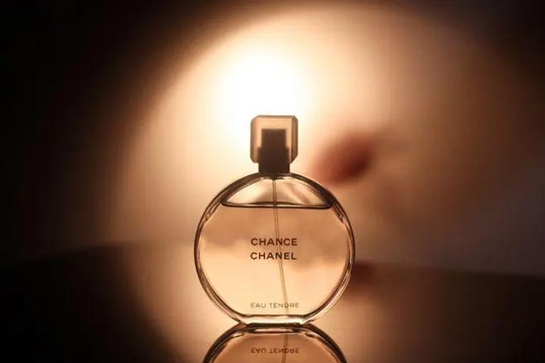 History of perfume: from "sacred things" to pure hedonism